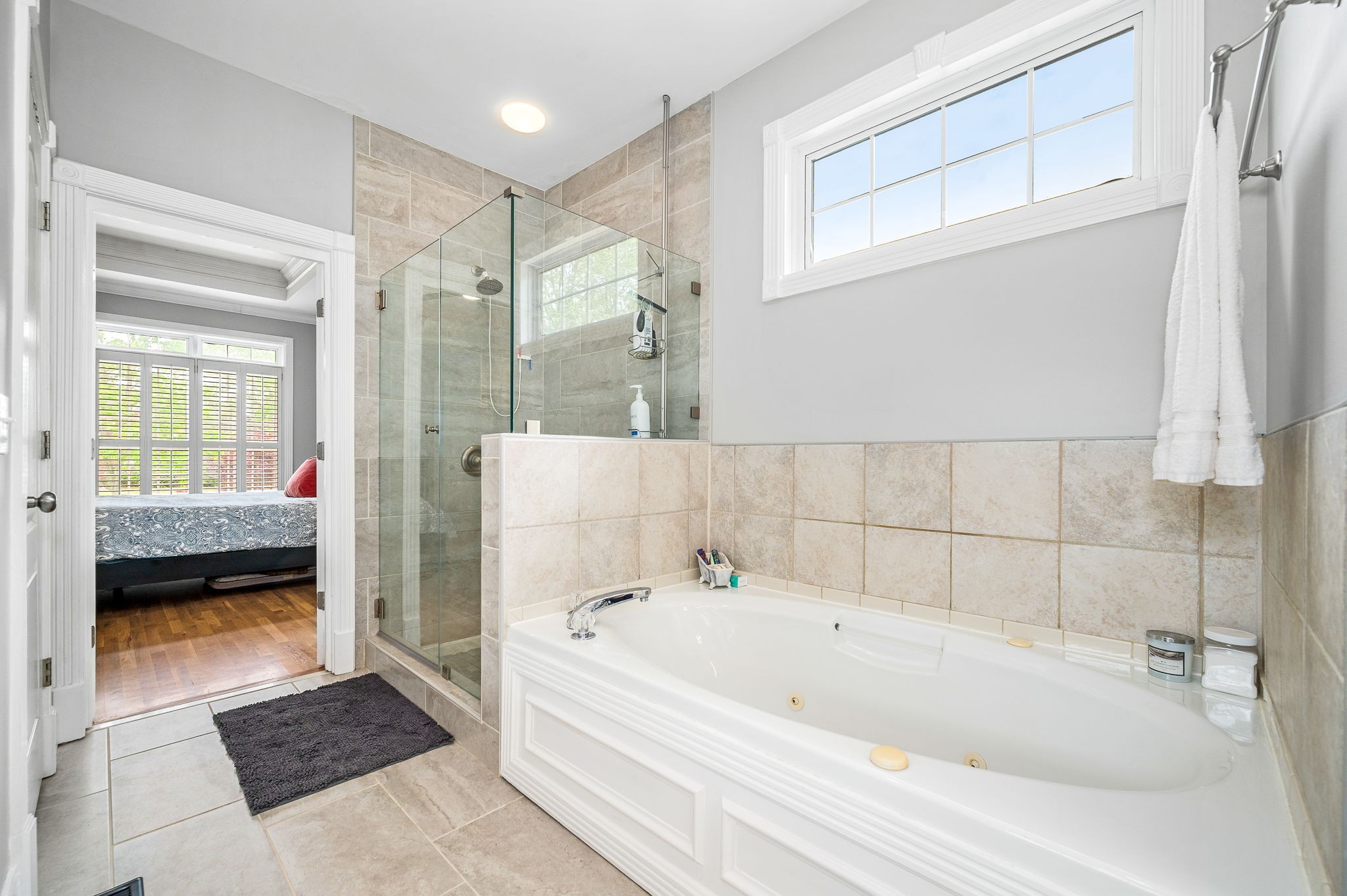 2710 Howell Dr