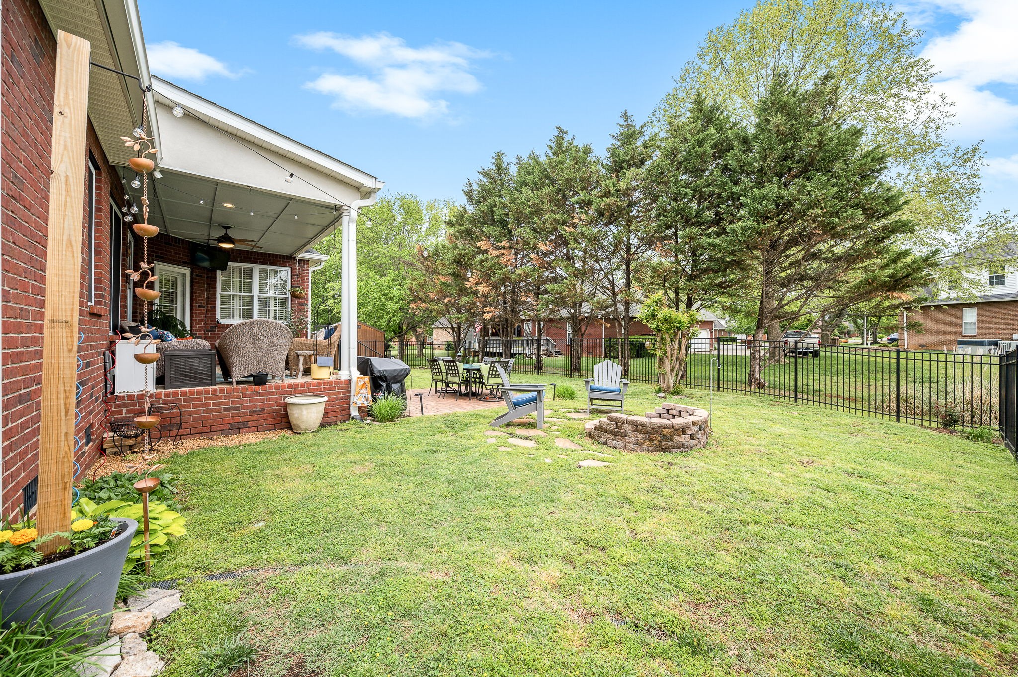 2710 Howell Dr