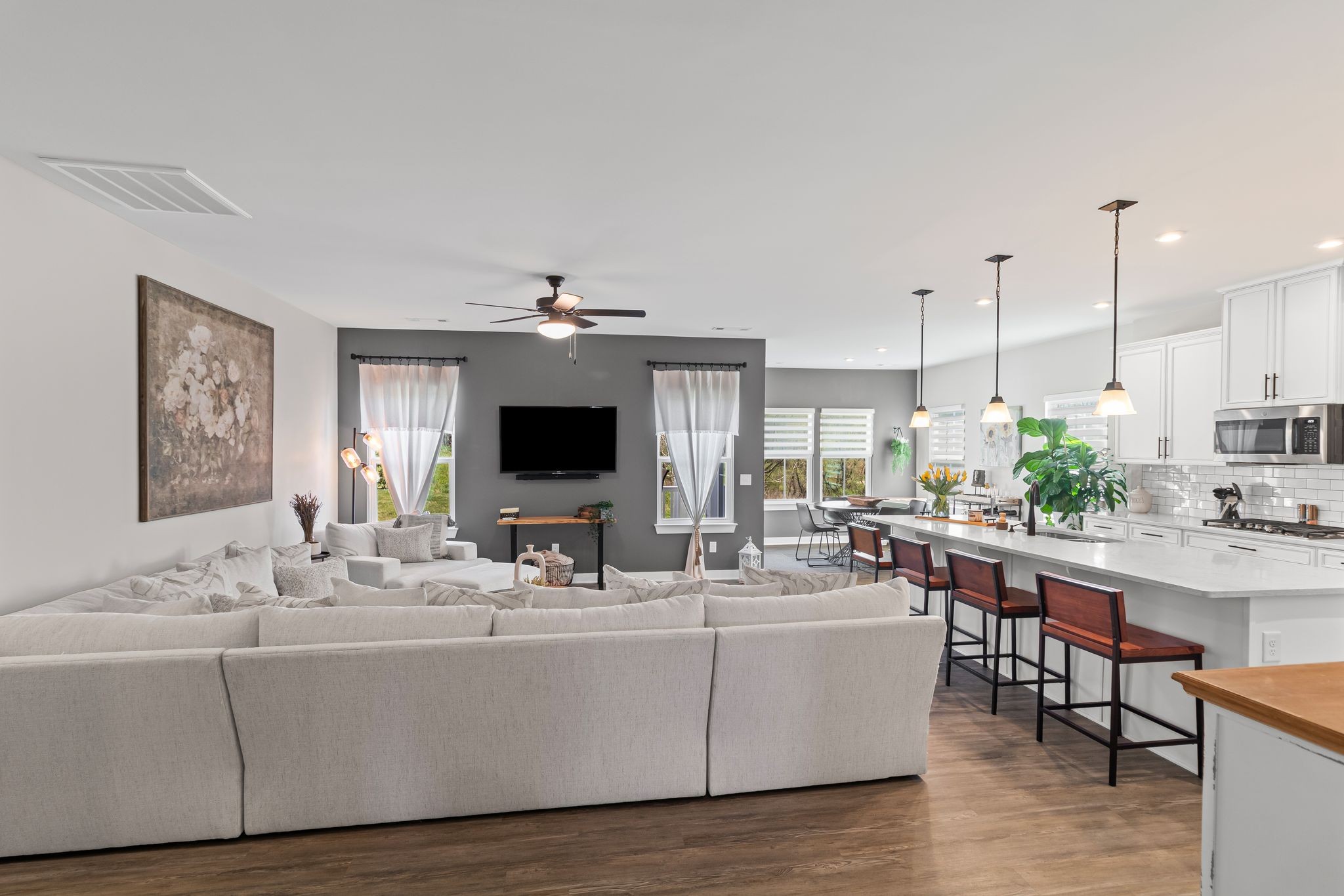 8052 Warbler Way