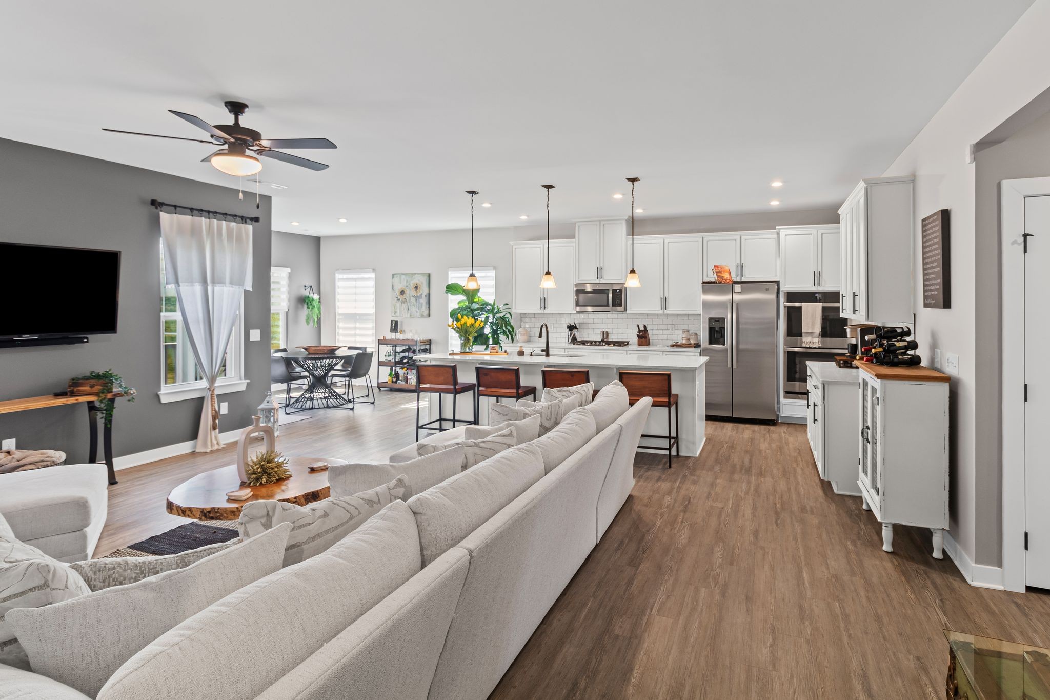 8052 Warbler Way