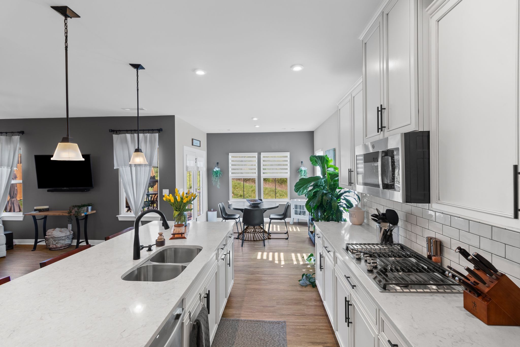 8052 Warbler Way