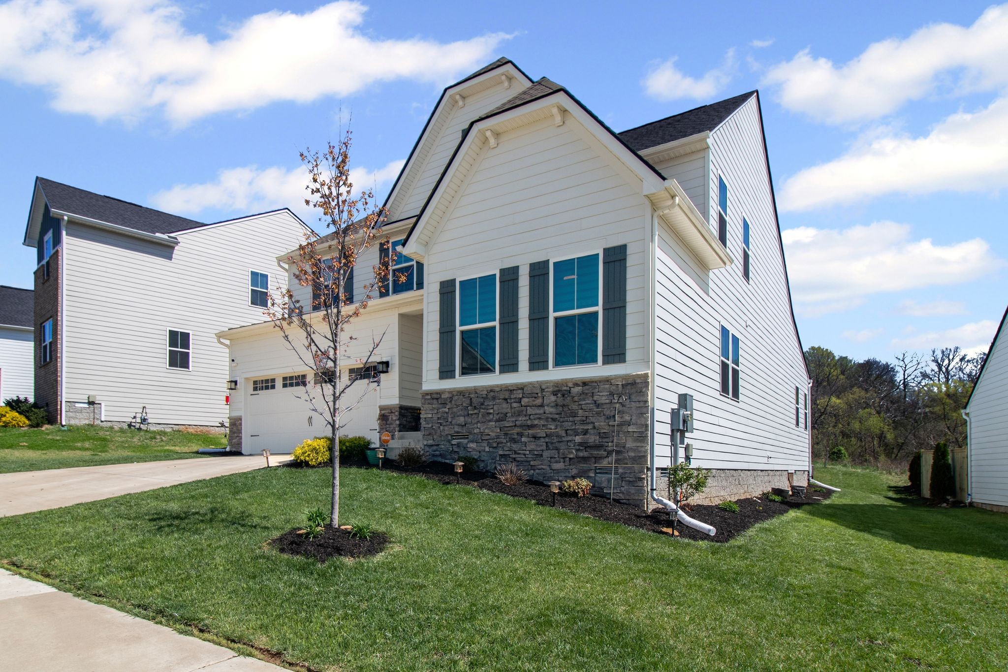 8052 Warbler Way