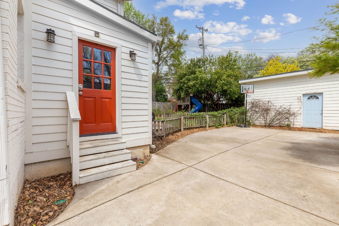 210 Cherokee Rd