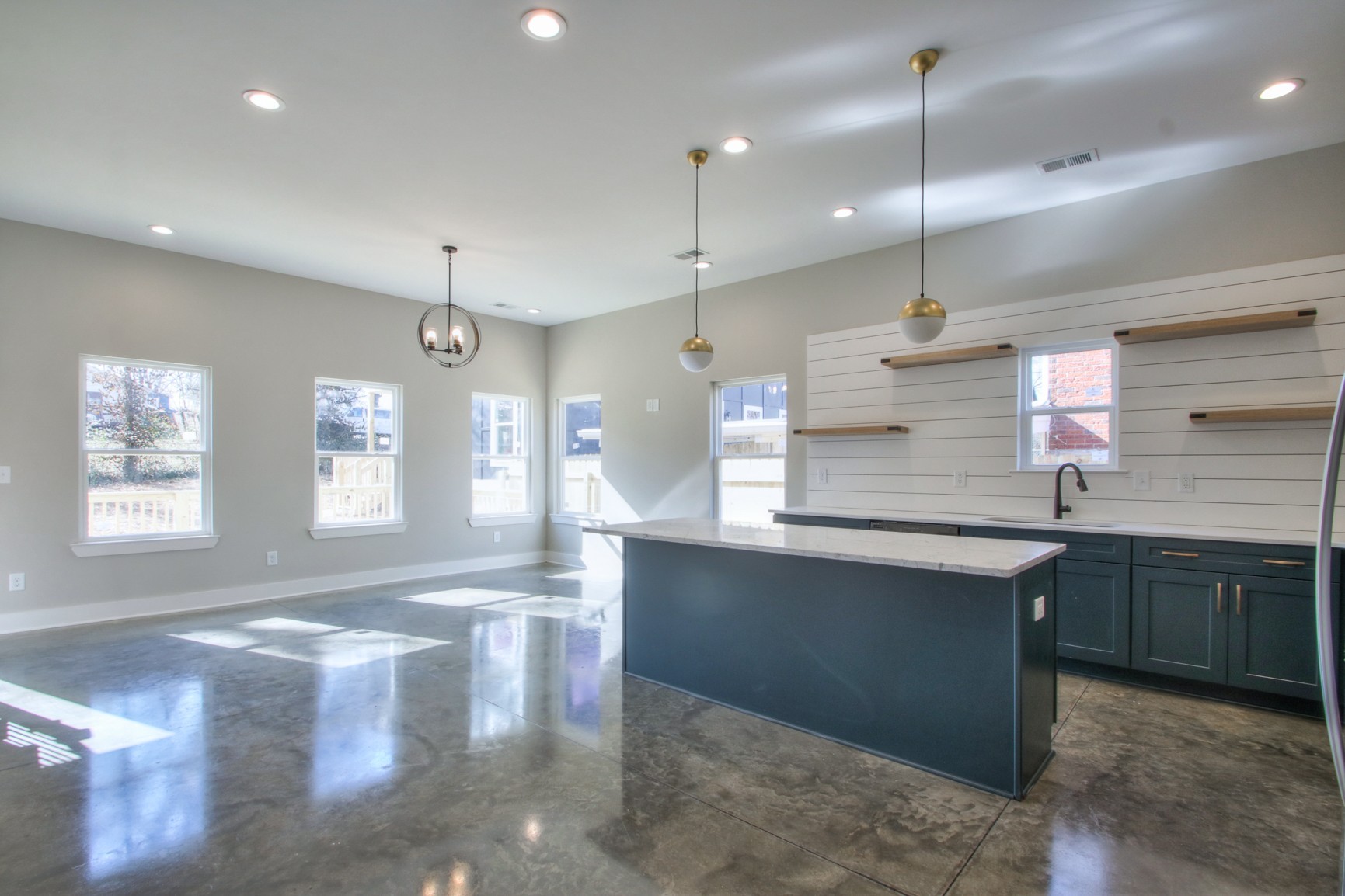 902 Burchwood Ave