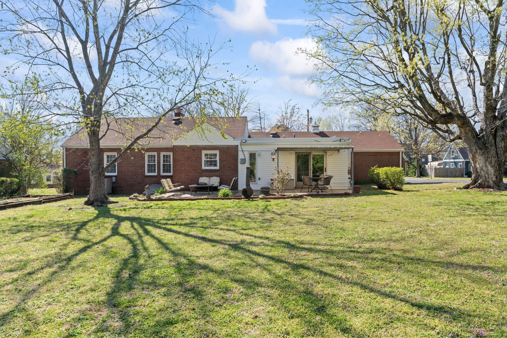 908 Grantland Ave