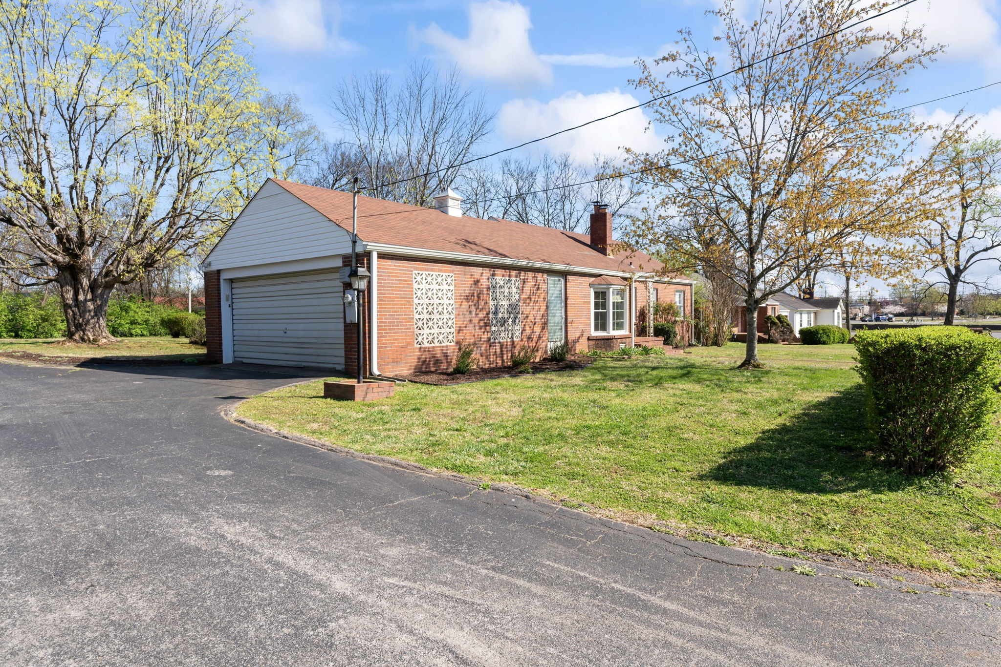 908 Grantland Ave