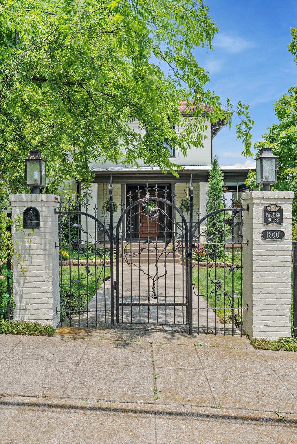 1800 Blair Blvd