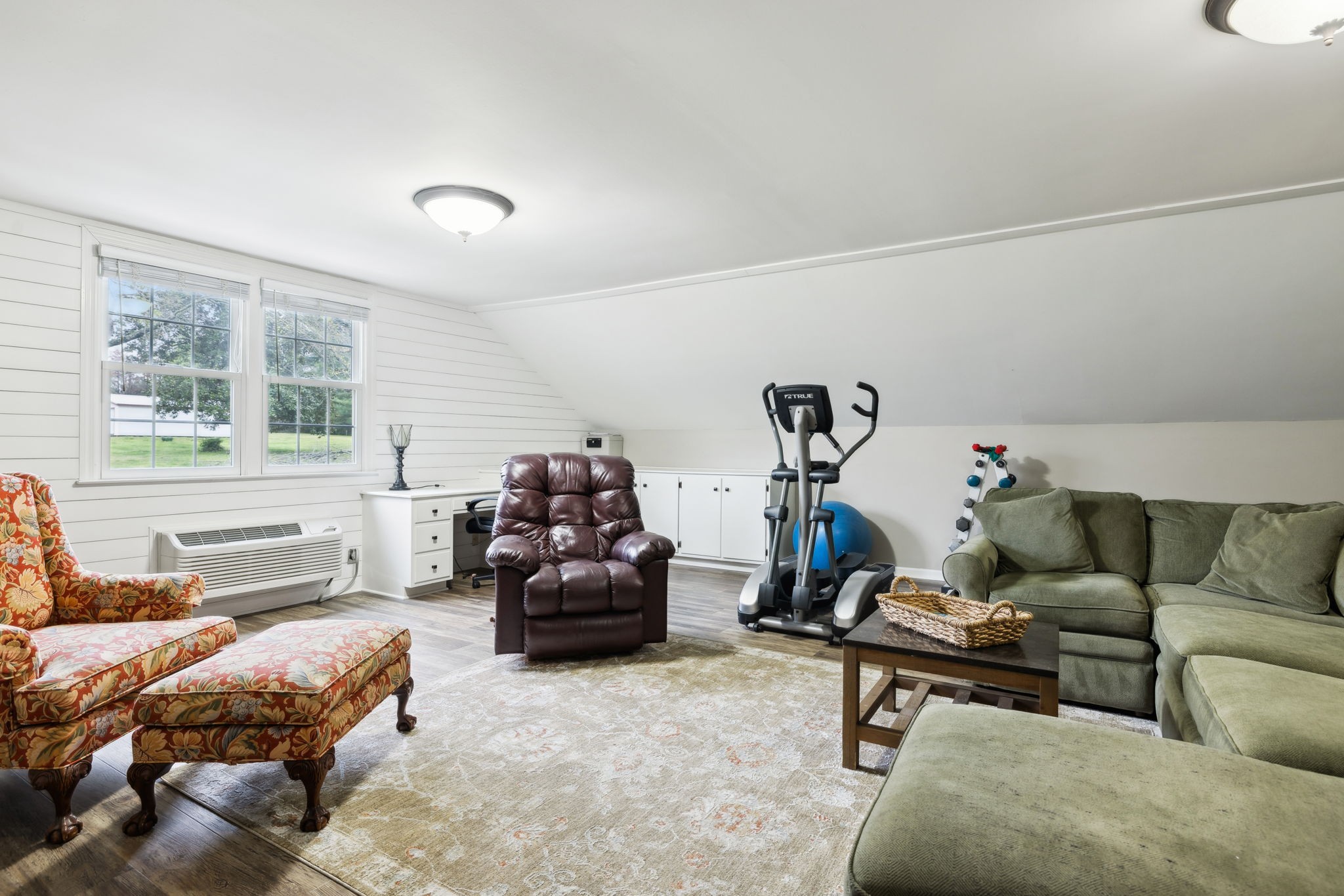 2009 Cedarmont Dr