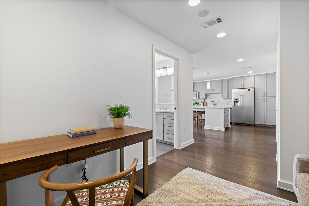 1212 Laurel St Unit: 204