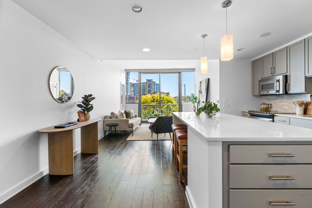 1212 Laurel St Unit: 204