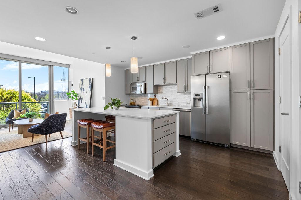 1212 Laurel St Unit: 204