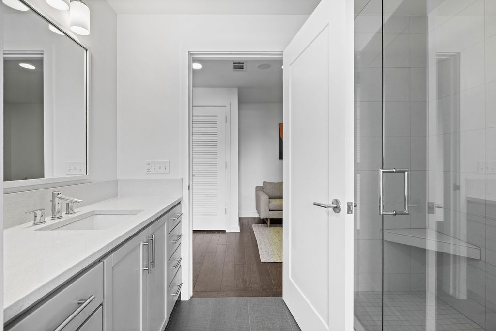 1212 Laurel St Unit: 204
