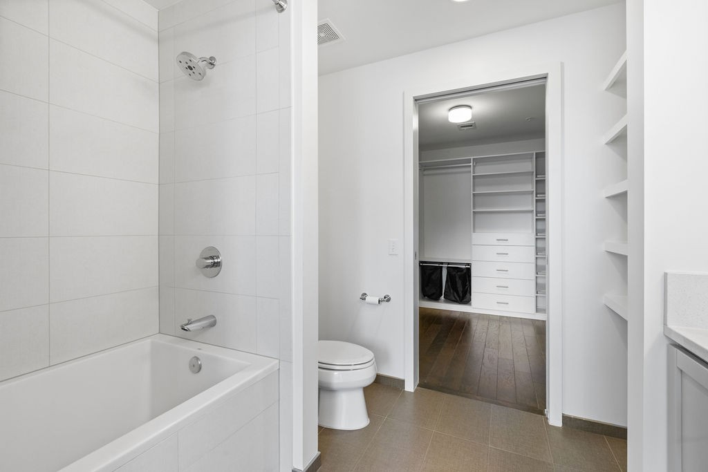 1212 Laurel St Unit: 204