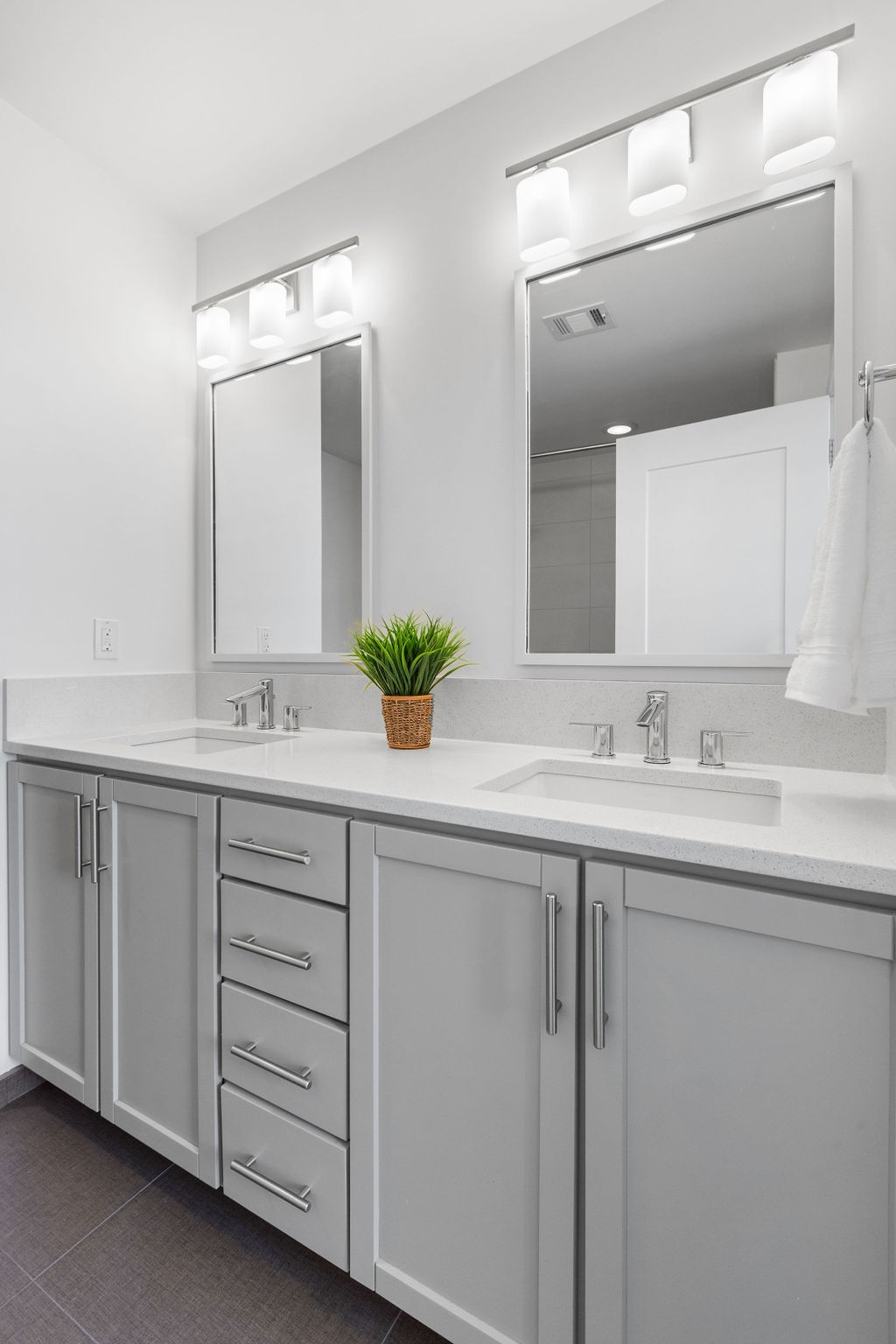 1212 Laurel St Unit: 204