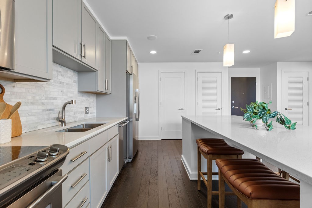 1212 Laurel St Unit: 204