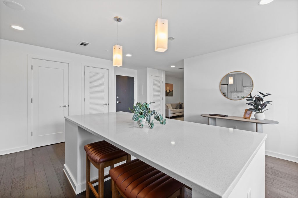 1212 Laurel St Unit: 204