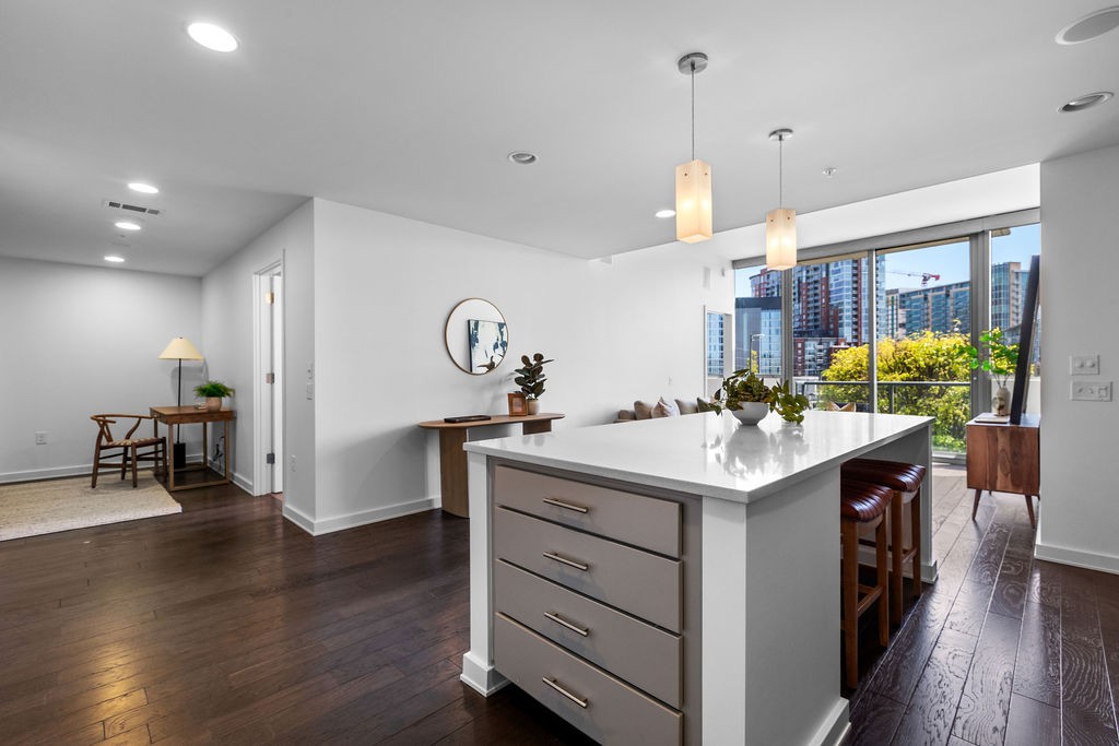 1212 Laurel St Unit: 204
