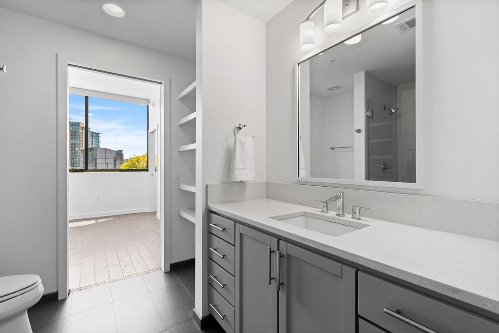 1212 Laurel St Unit: 204