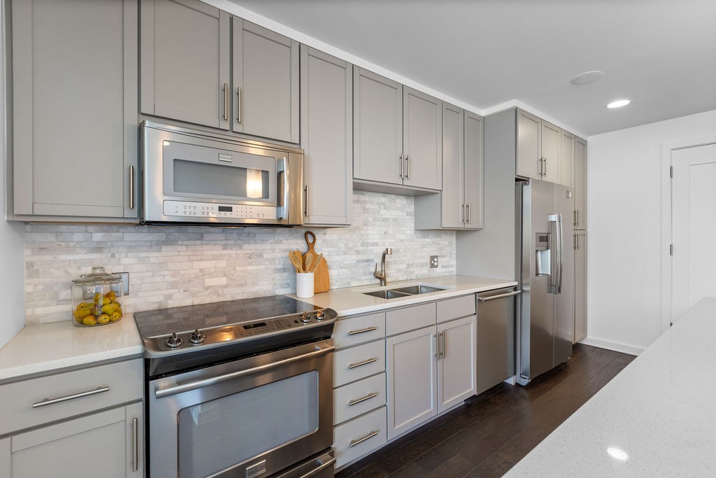 1212 Laurel St Unit: 204