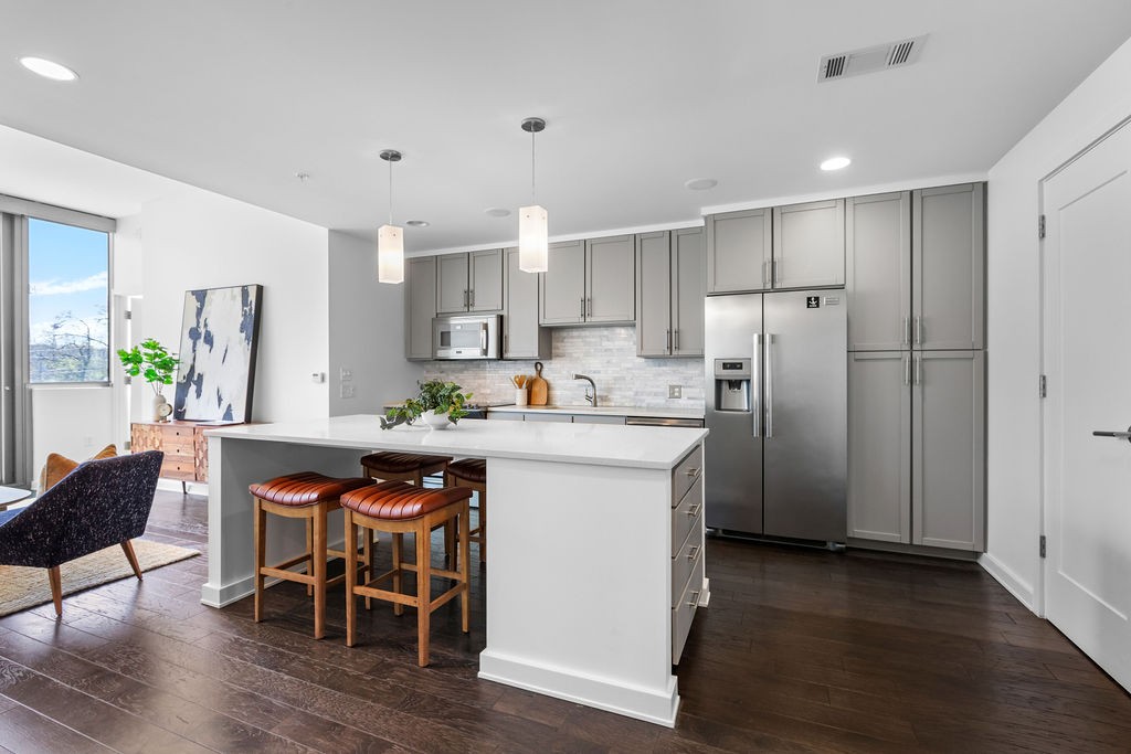 1212 Laurel St Unit: 204