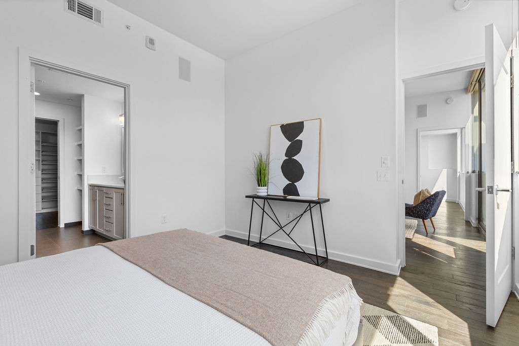 1212 Laurel St Unit: 204
