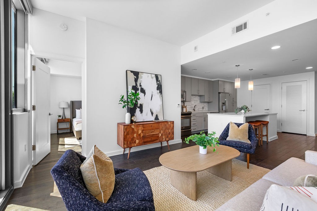 1212 Laurel St Unit: 204