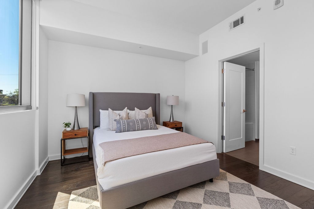 1212 Laurel St Unit: 204
