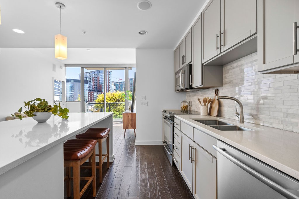 1212 Laurel St Unit: 204