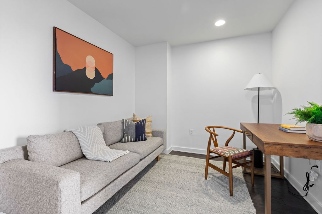 1212 Laurel St Unit: 204