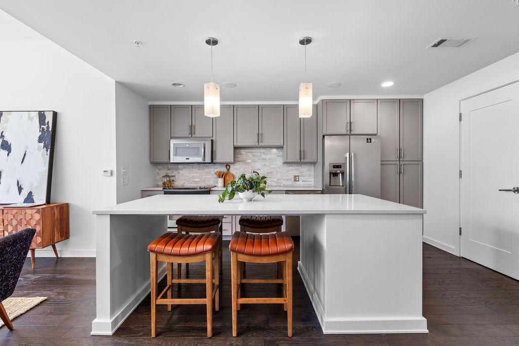 1212 Laurel St Unit: 204