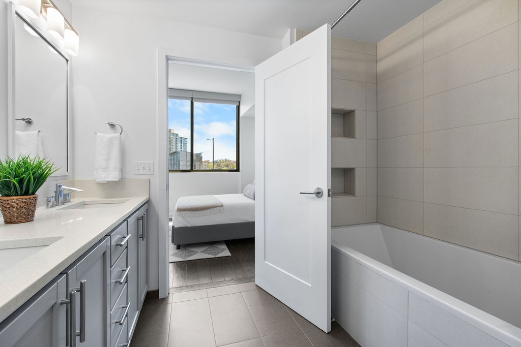 1212 Laurel St Unit: 204