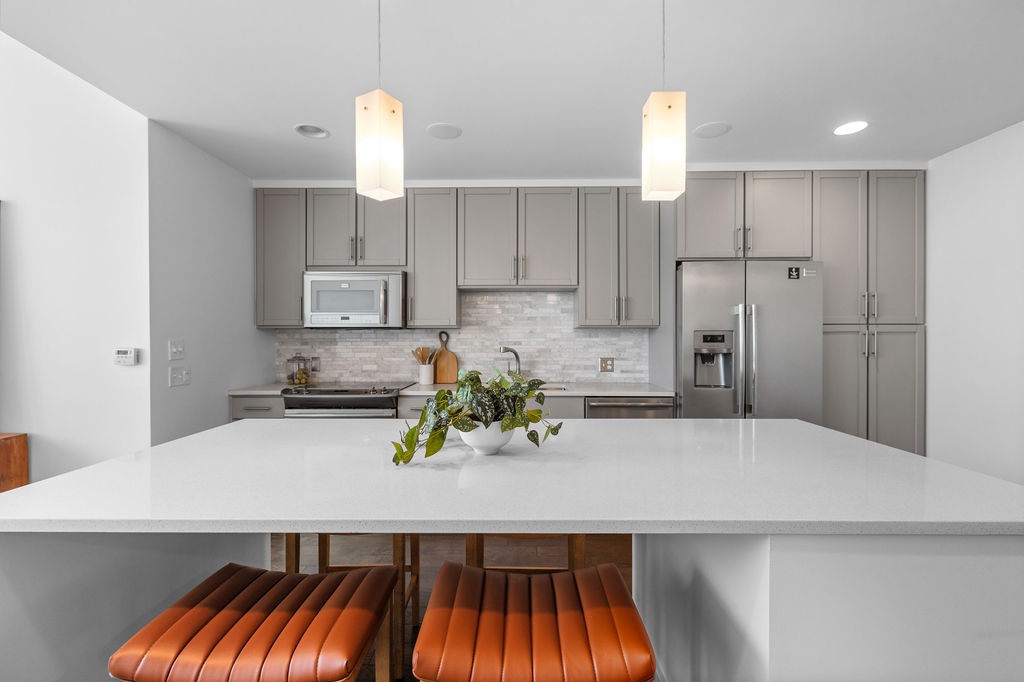 1212 Laurel St Unit: 204