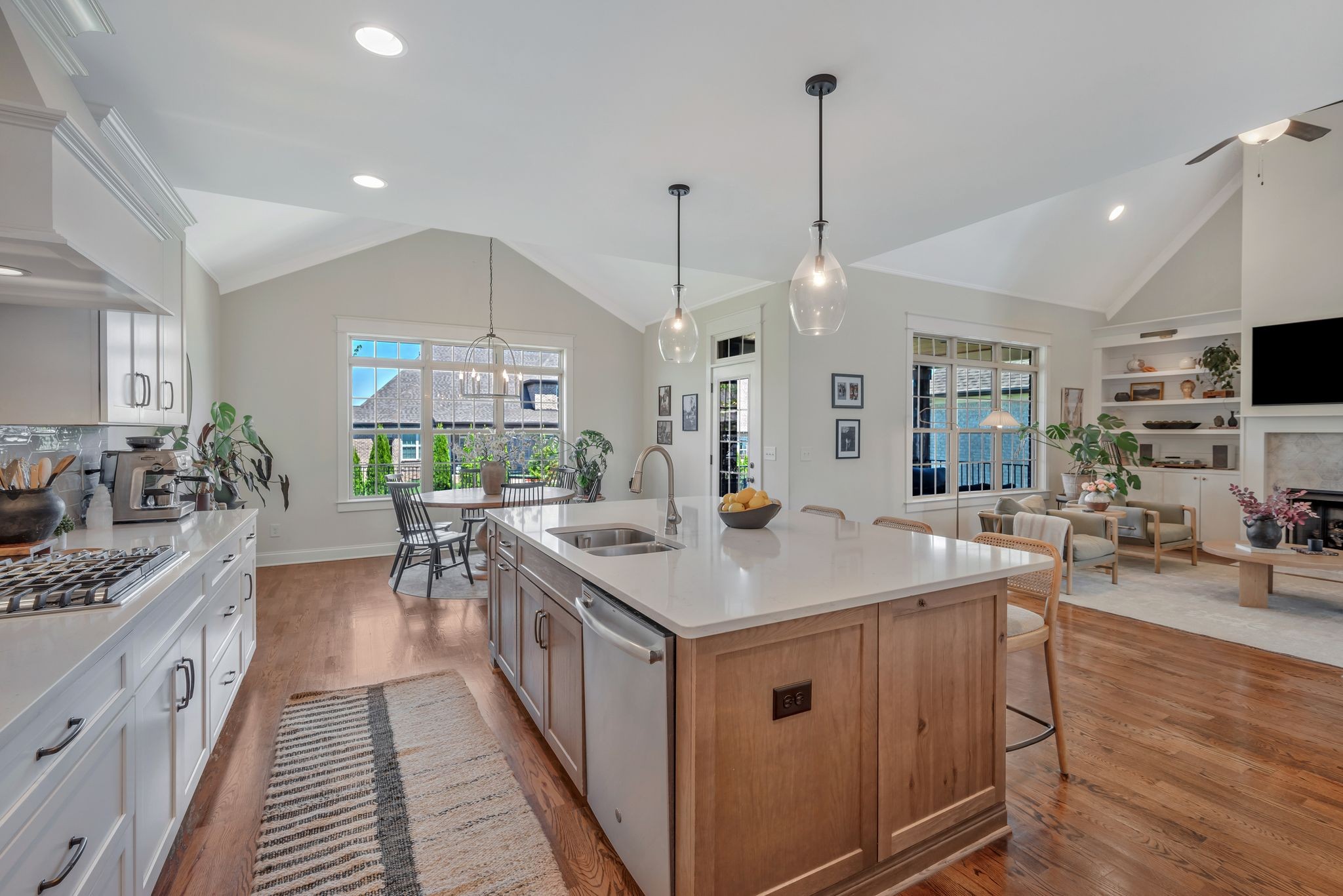 1009 Alpaca Dr