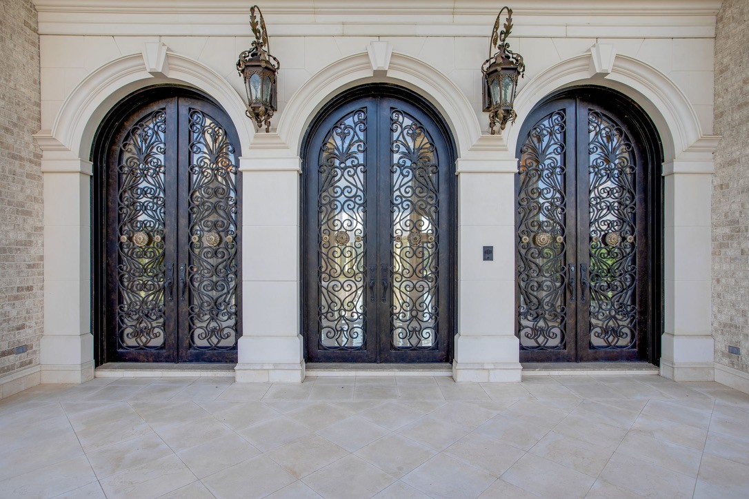 2423 Hidden River Ln