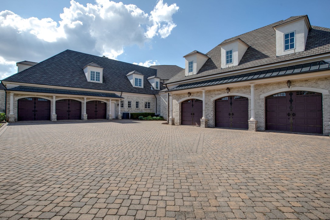 2423 Hidden River Ln