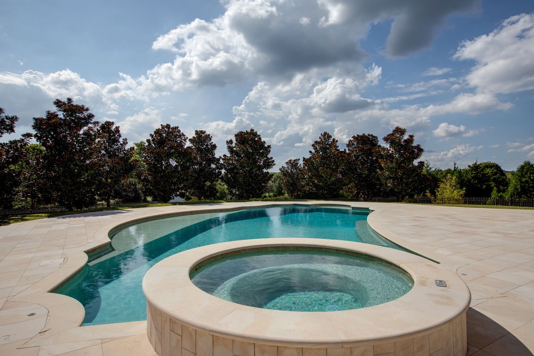 2423 Hidden River Ln