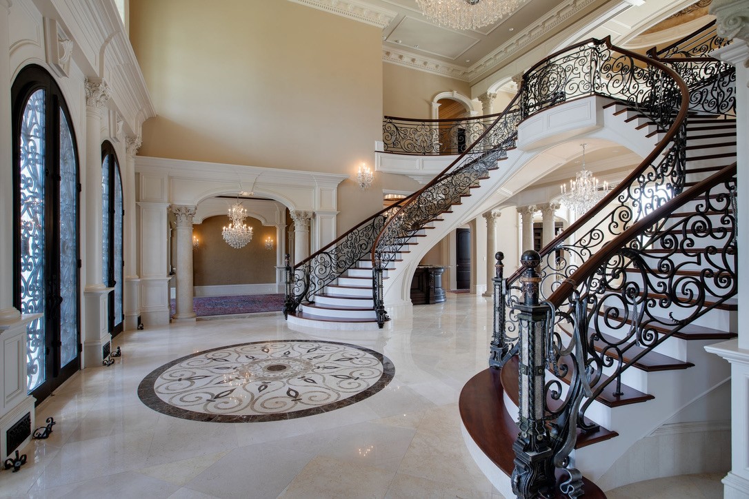 2423 Hidden River Ln