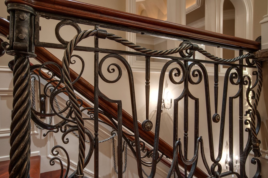 2423 Hidden River Ln