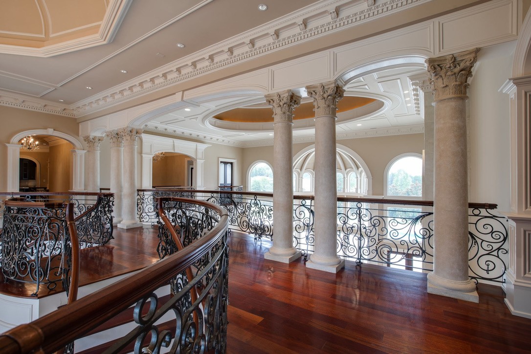 2423 Hidden River Ln