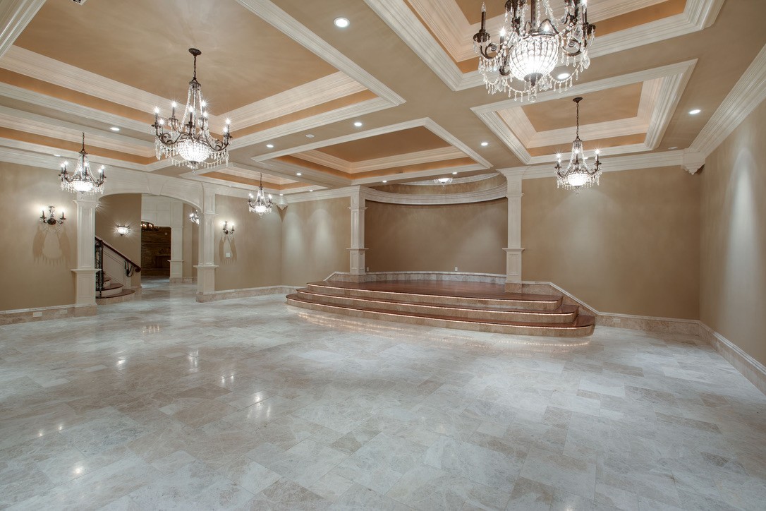 2423 Hidden River Ln