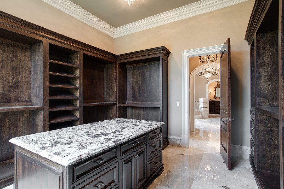 2423 Hidden River Ln