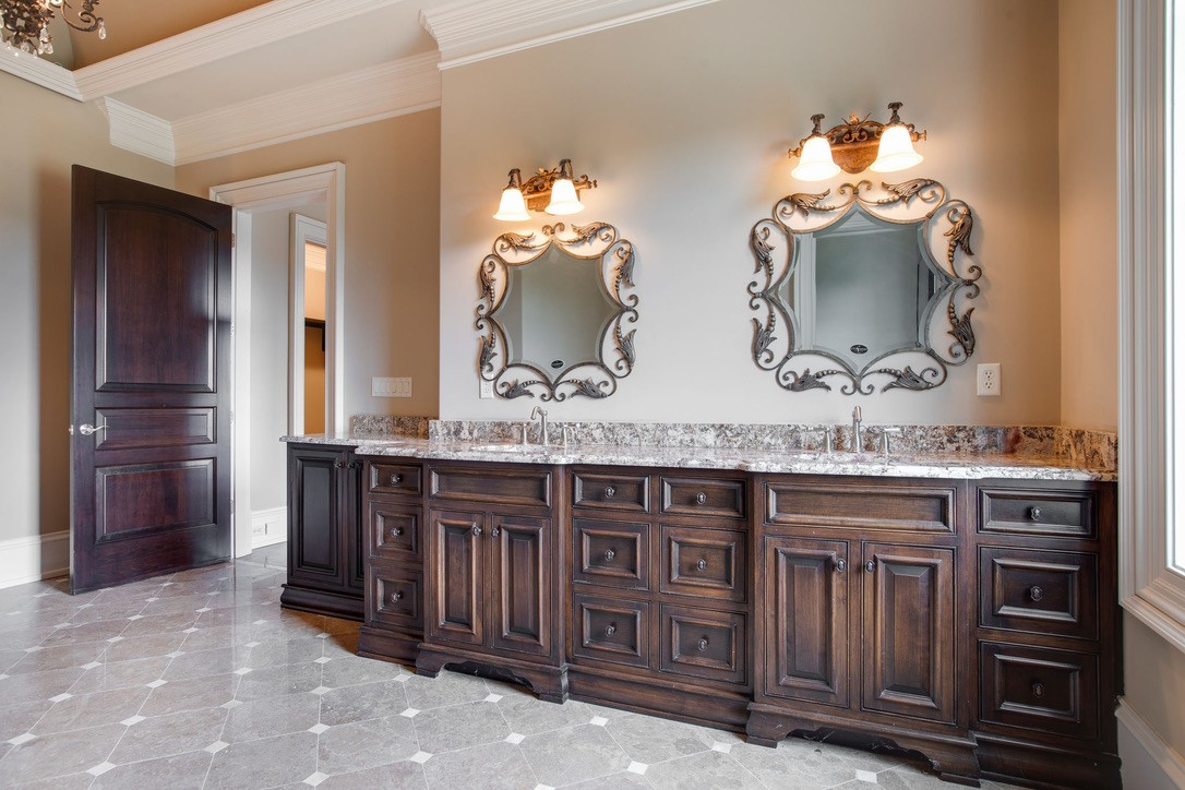 2423 Hidden River Ln