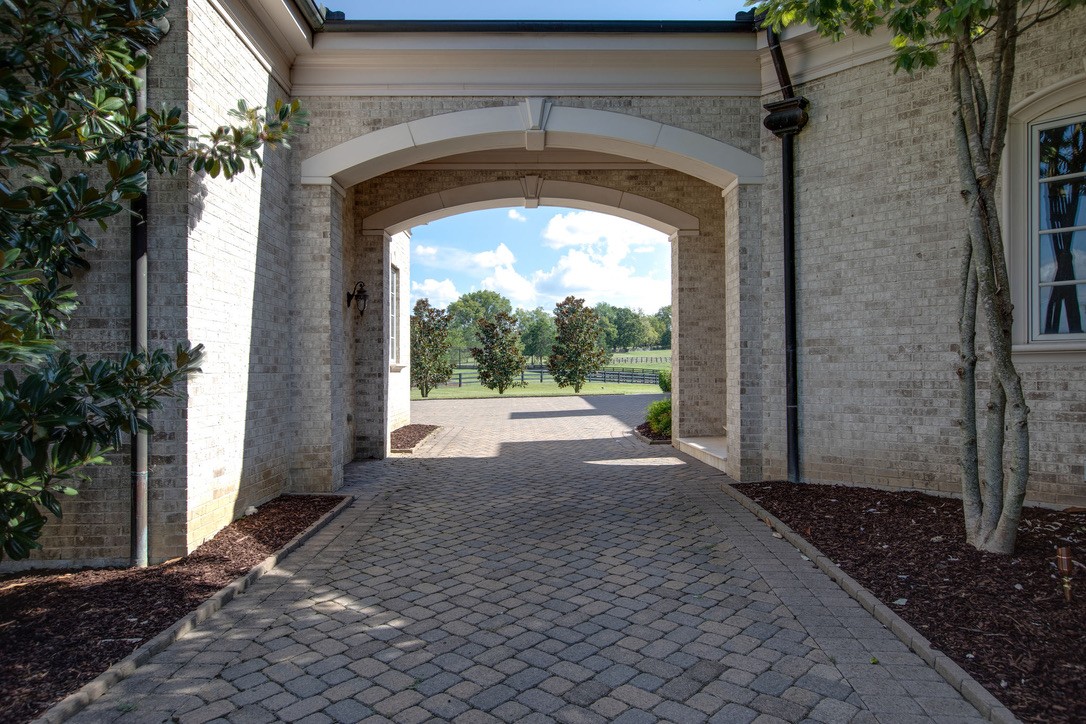 2423 Hidden River Ln