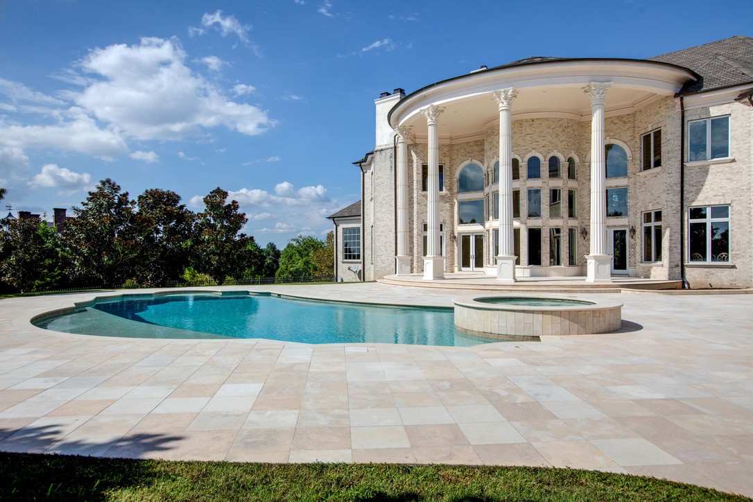 2423 Hidden River Ln