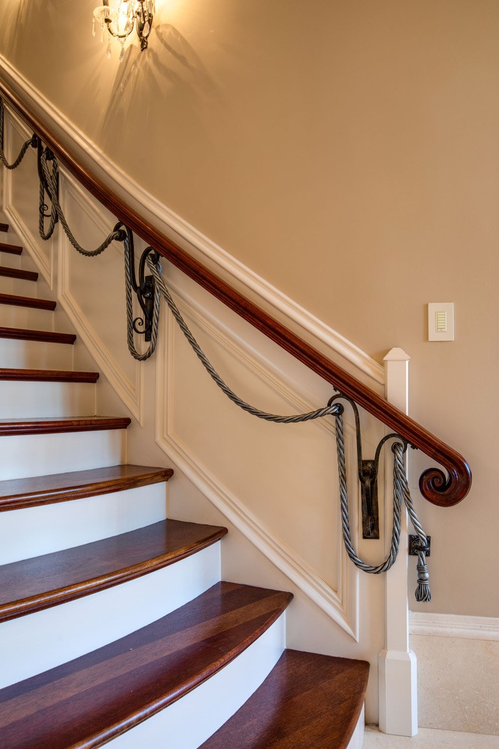 2423 Hidden River Ln