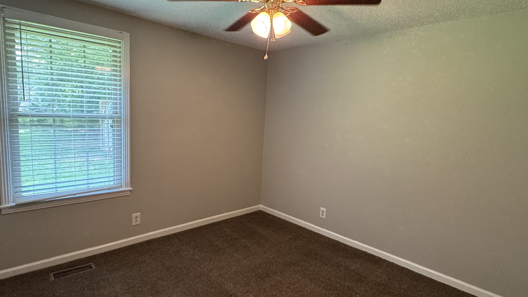 512 Yvonne Dr