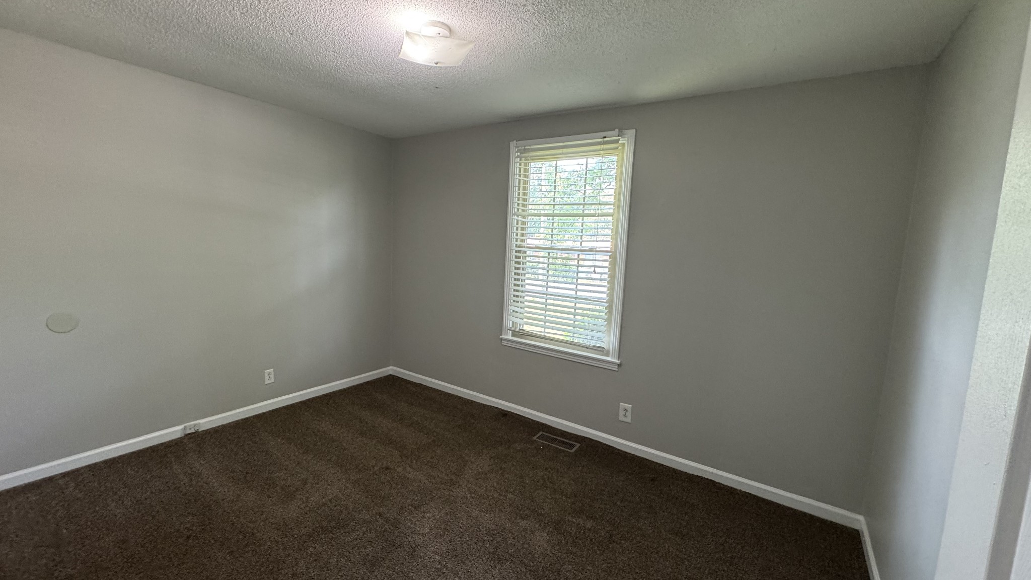 512 Yvonne Dr