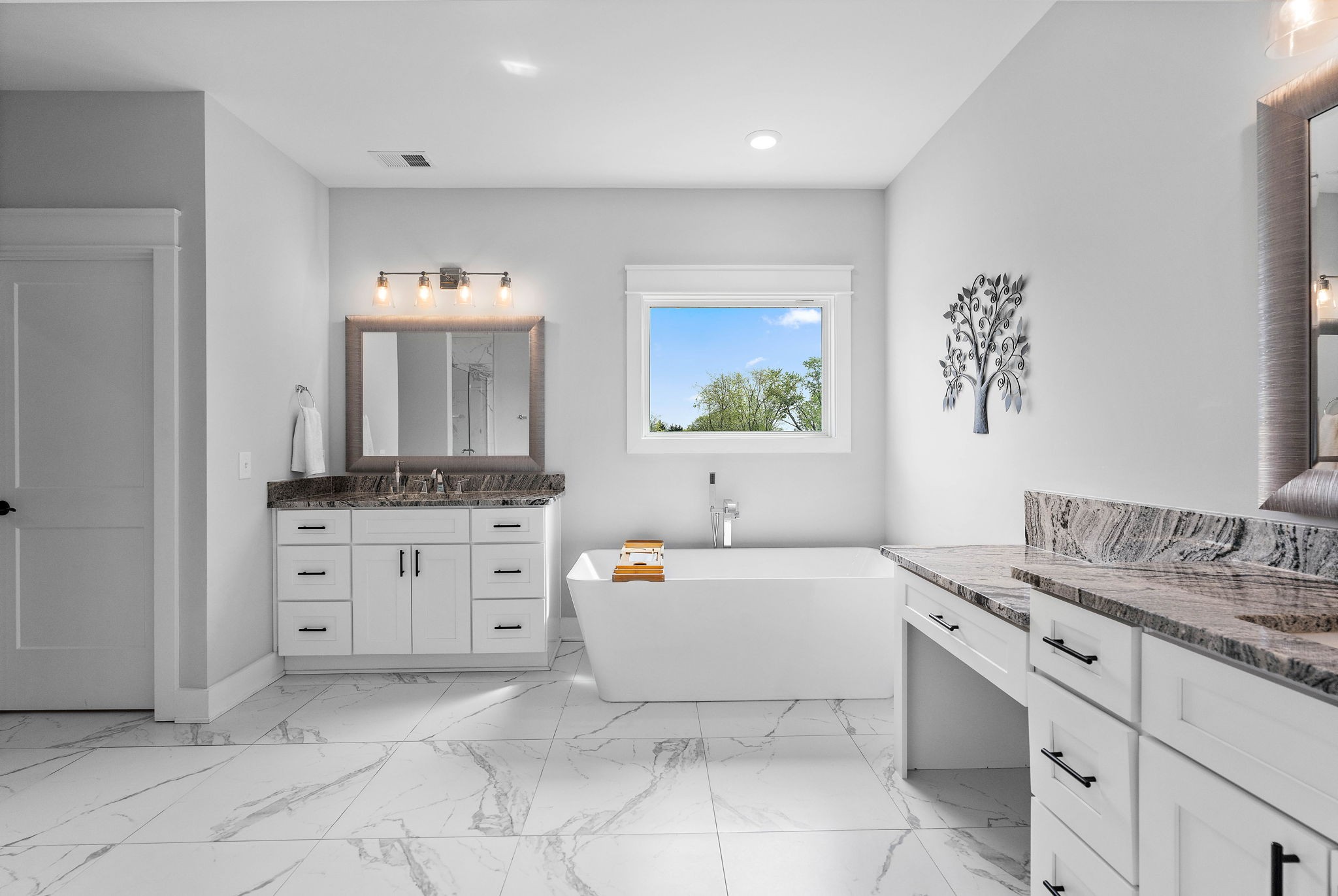 1211 Bayview Dr