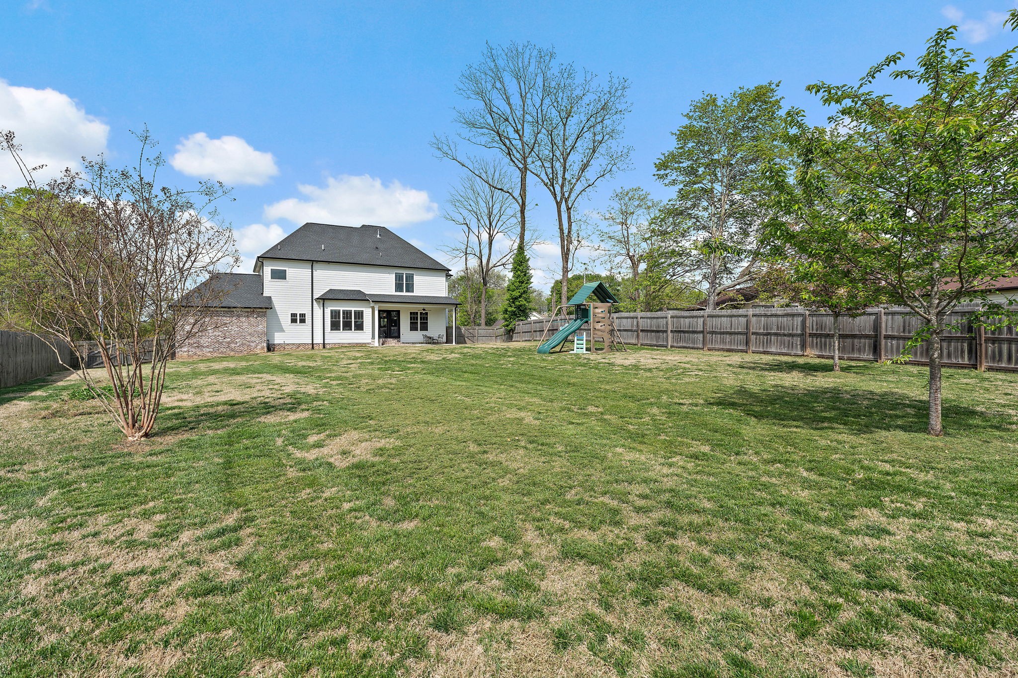 1211 Bayview Dr