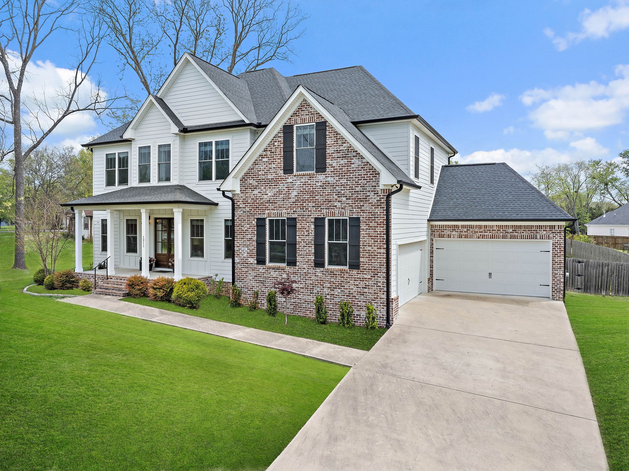 1211 Bayview Dr